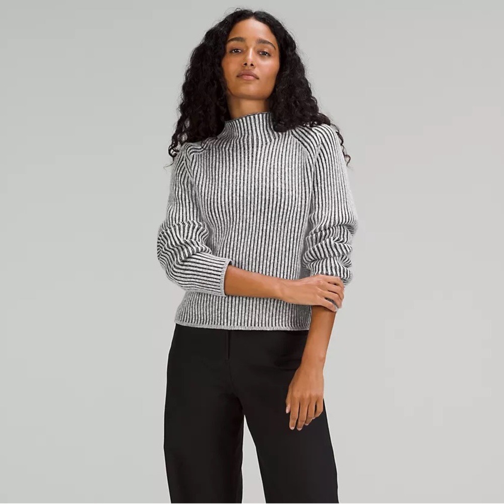 Lululemon - Cotton-Cashmere Blend Mock Neck Sweater - Size 6
